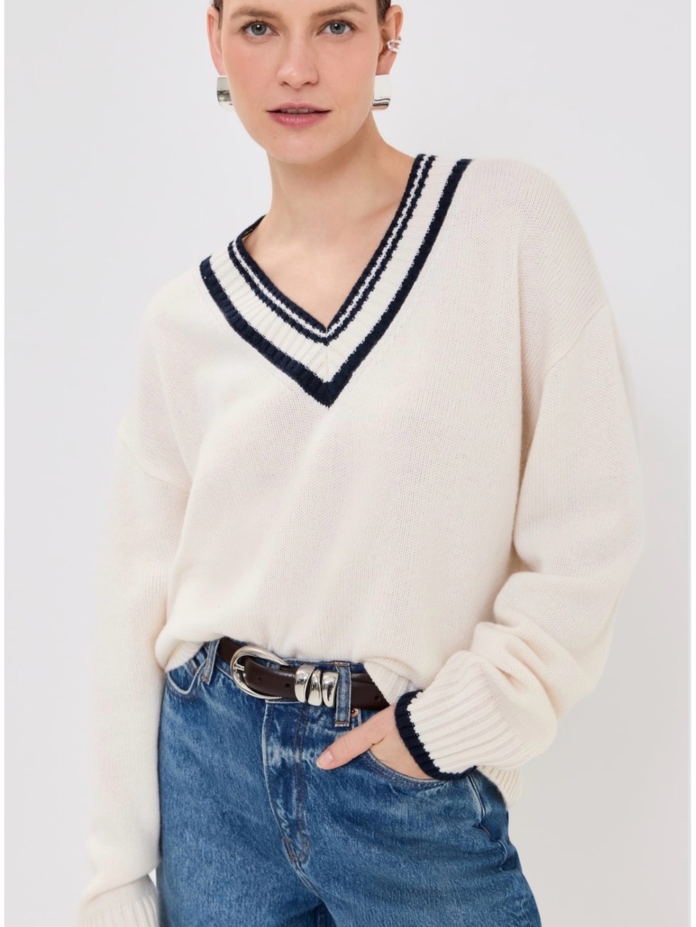 REFORMATION
Jadey 100% Cashmere V Neck Sweater Gossamer Navy Stripe!